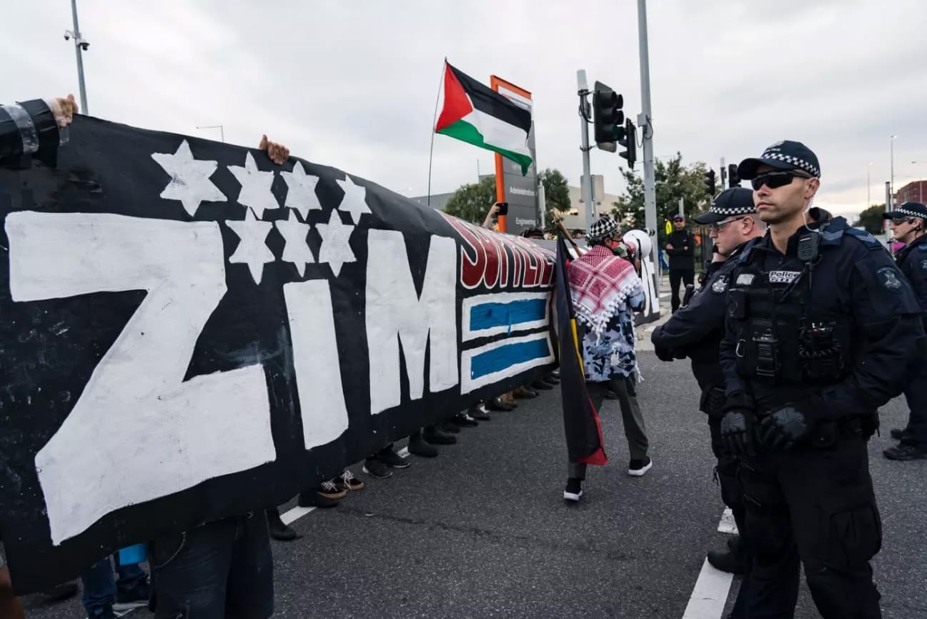 Labor’s cops break up Palestine picket at Melbourne port